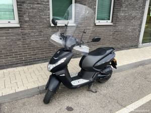 Scooter Peugeot Kisbee Black Edition