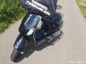 Vespa Si zwart