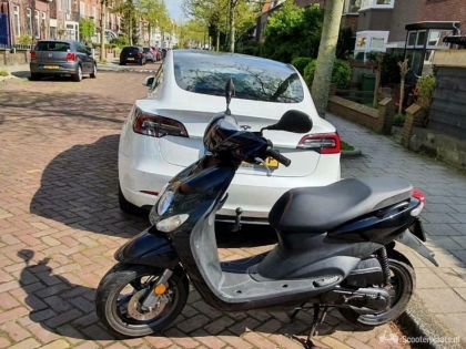 Yamaha NeoS zwart