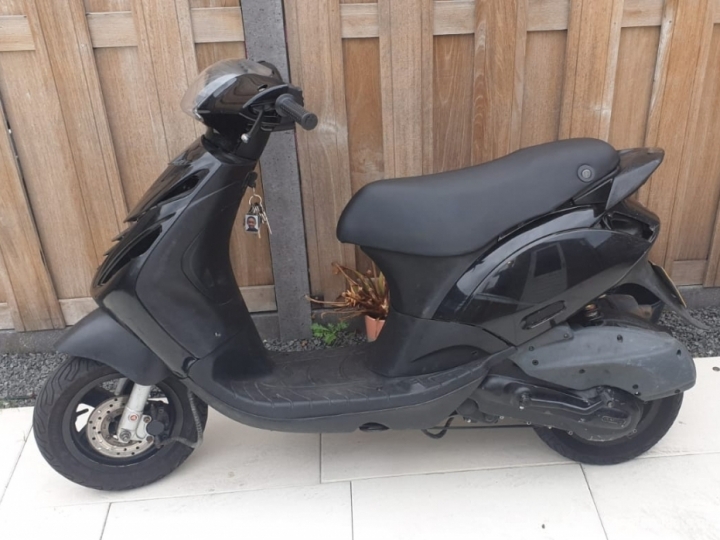 Piaggio Zip zwart