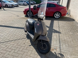 Leuke snor scooter..