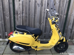 Vespa Sprint S geel