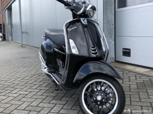 Vespa Sprint zwart