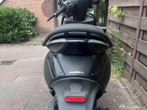 Piaggio Zip zwart