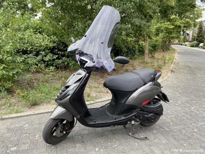Piaggio Zip grijs
