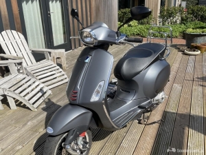 Vespa sprint geel kenteken 