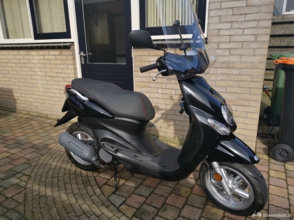 Yamaha NeoS zwart