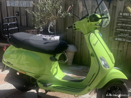 vespa s  lamborghini  green   