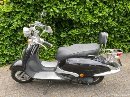 Retro scooter zwart