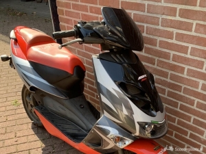 Aprilia SR Street zilver