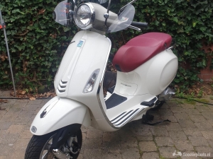 Vespa Primavera wit