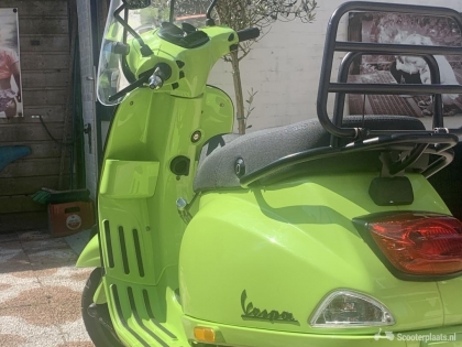 Vespa S groen