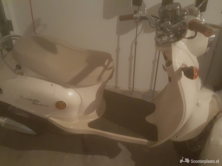 Retro scooter beige