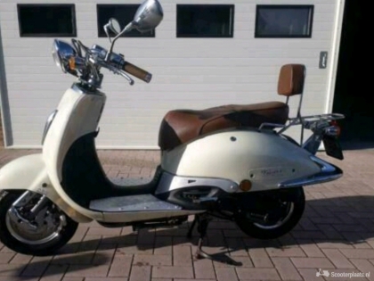 Retro scooter wit