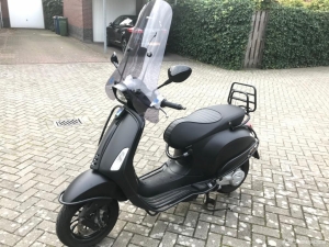 Vespa Sprint matzwart