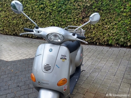 Vespa ET2 met o.a. nieuwe balhoofdlagers , geel