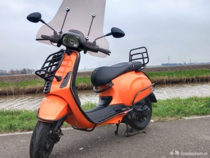 Vespa Sprint oranje