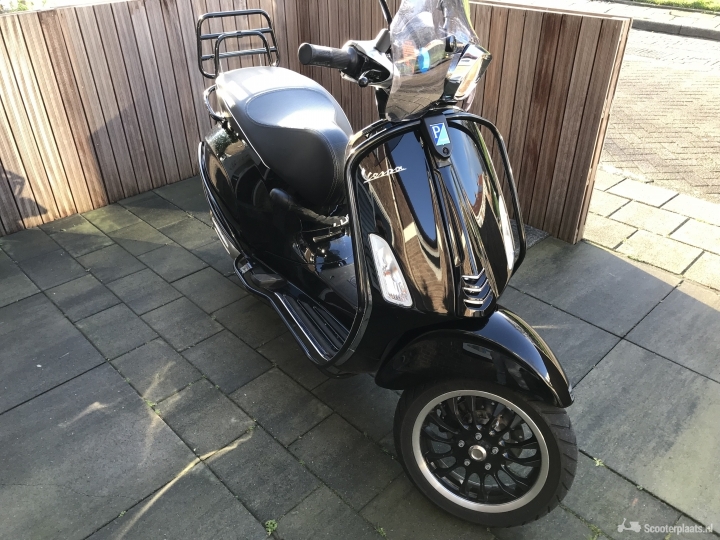 Vespa Sprint zwart