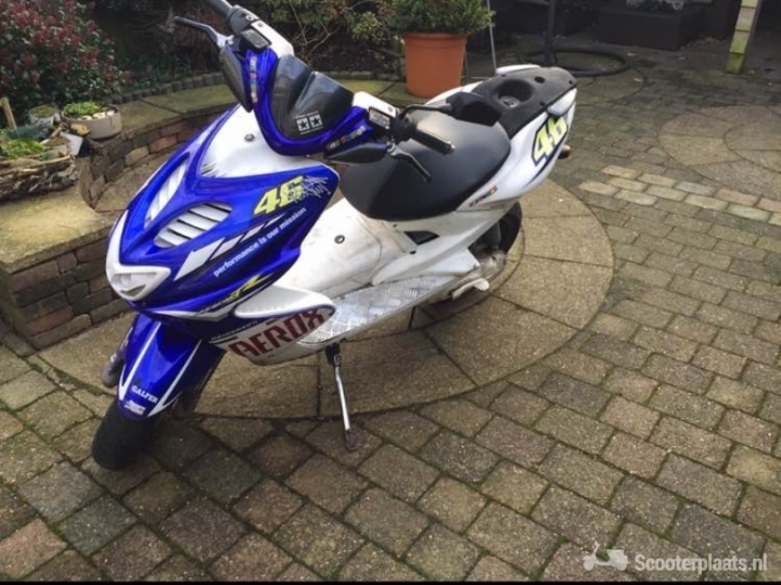 Yamaha aerox rossi - Scooterplaats