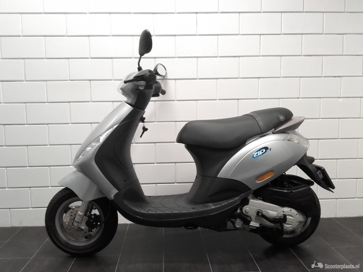 Piaggio Zip 45 4Takt 2015 Schadevrij Nieuwstaat - Scooterplaats